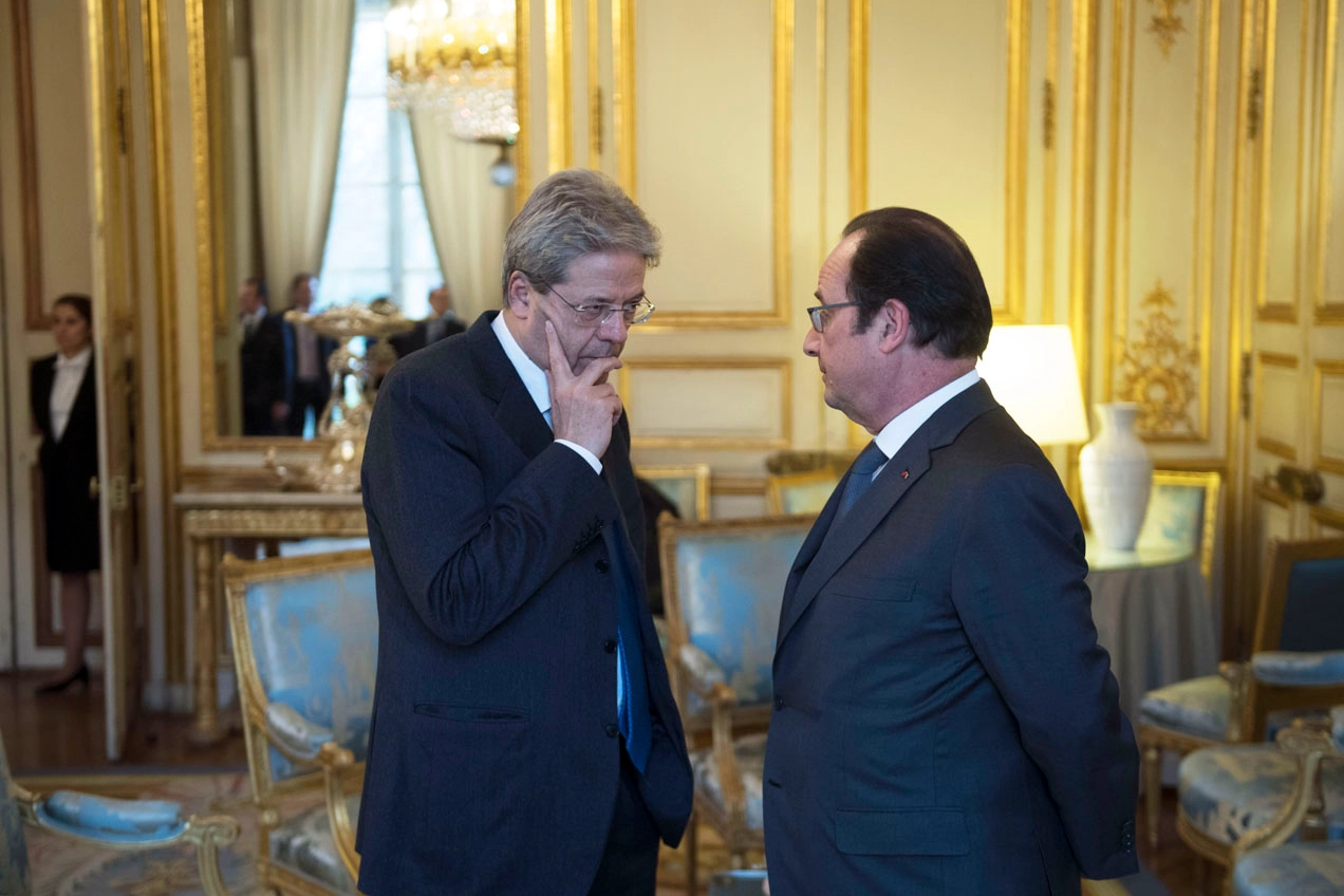 Gentiloni e Hollande (ImagoE)