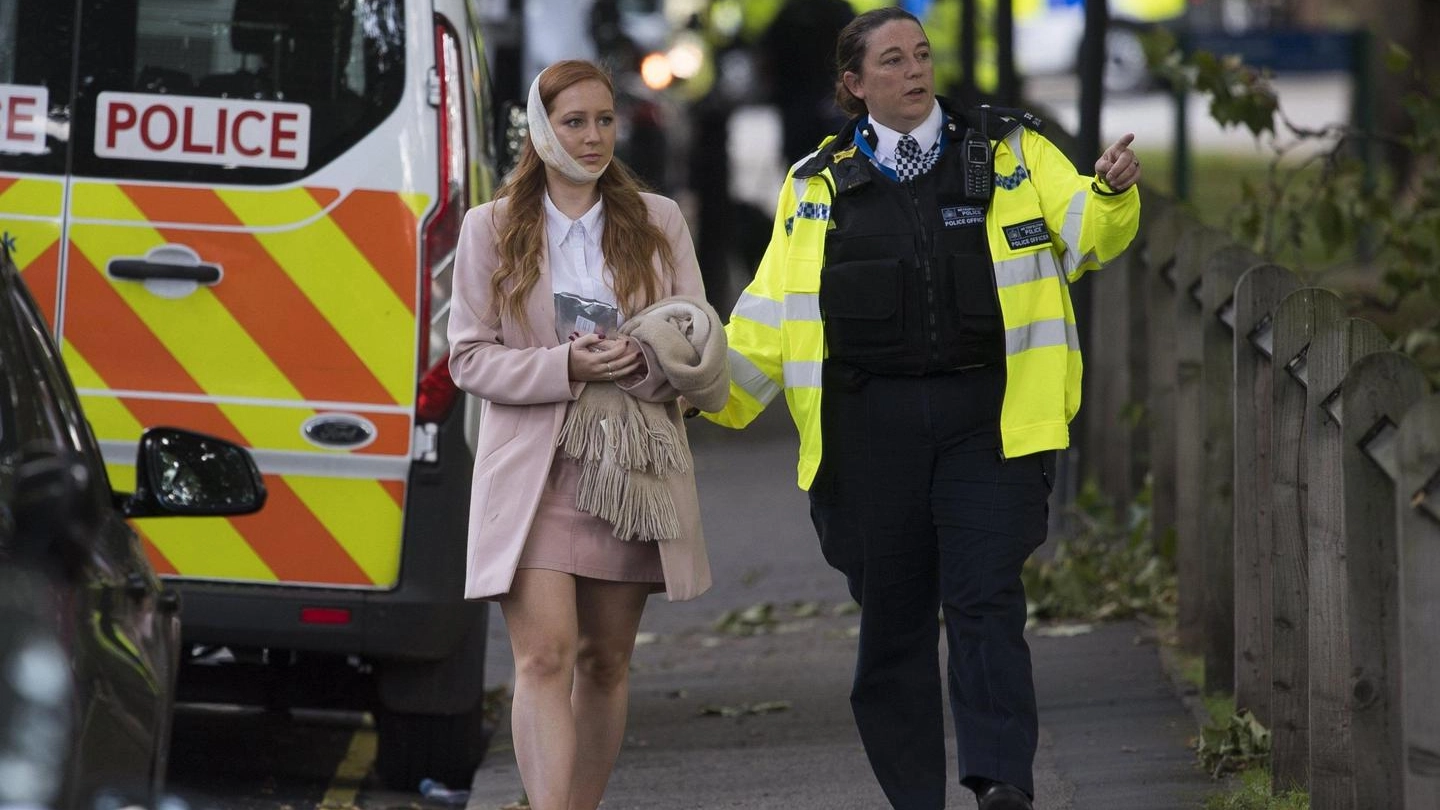 Londrea, esplosione in metropolitana: una donna ferita al volto - Ansa
