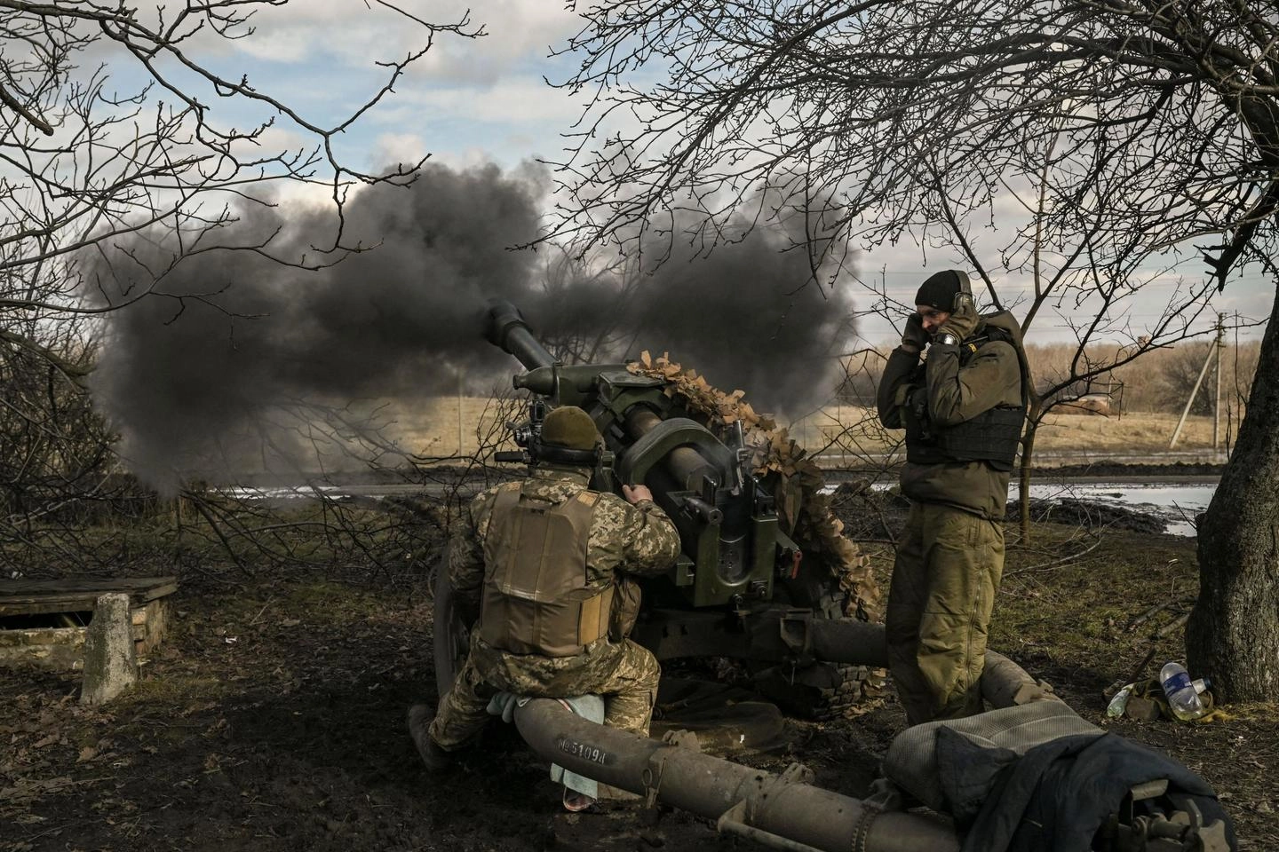 Soldati ucraini vicino a Bakhmut (Ansa)