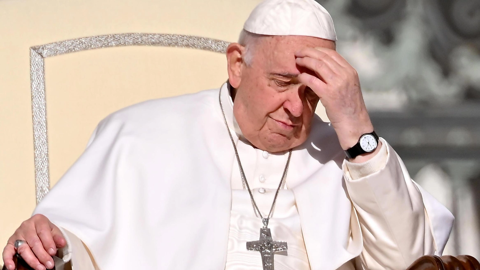 Duello sulla spunta blu  Twitter declassa  l’account del Papa  Protesta del Vaticano
