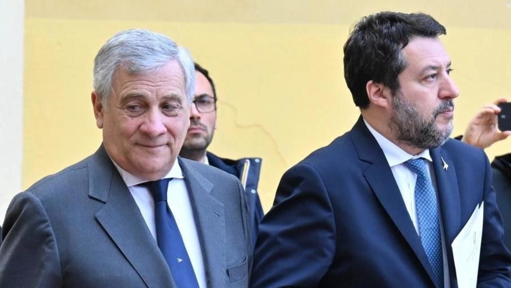 I due vicepremier: Antonio Tajani (a sinistra), 70 anni, e Matteo Salvini, 50 anni