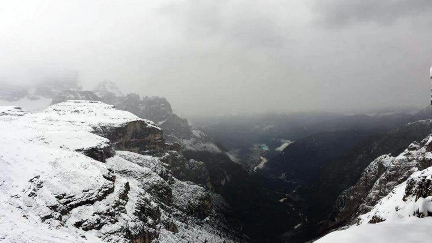 Meteo, neve in arrivo sulle Alpi. Foto: Rifugio Auronzo, Tre Cime di Lavaredo (Ansa)