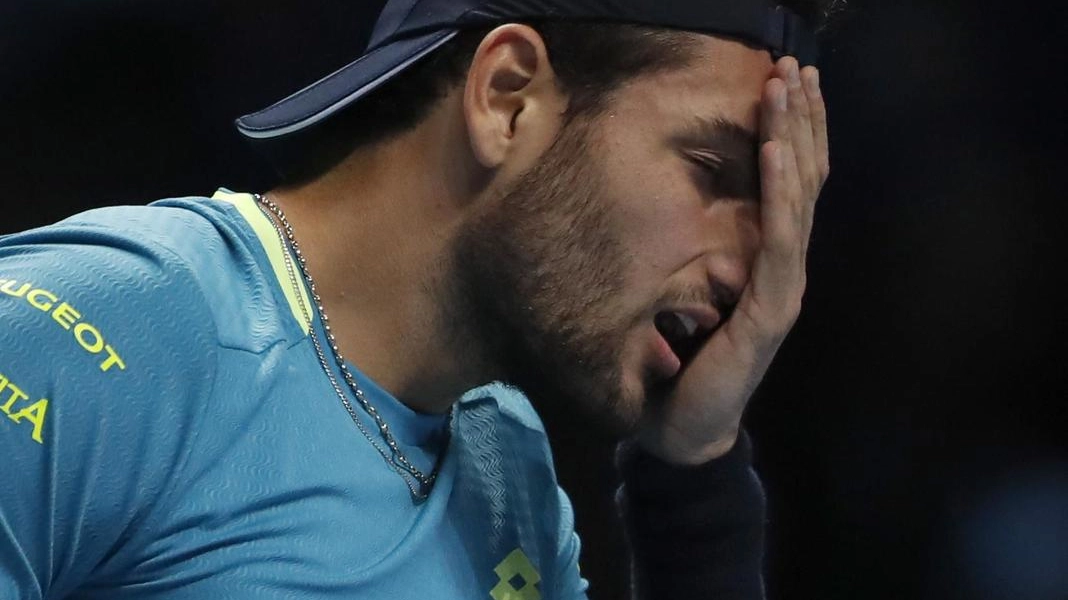 Atp Finals, Matteo Berrettini nel match con Novak Djokovic (Ansa)