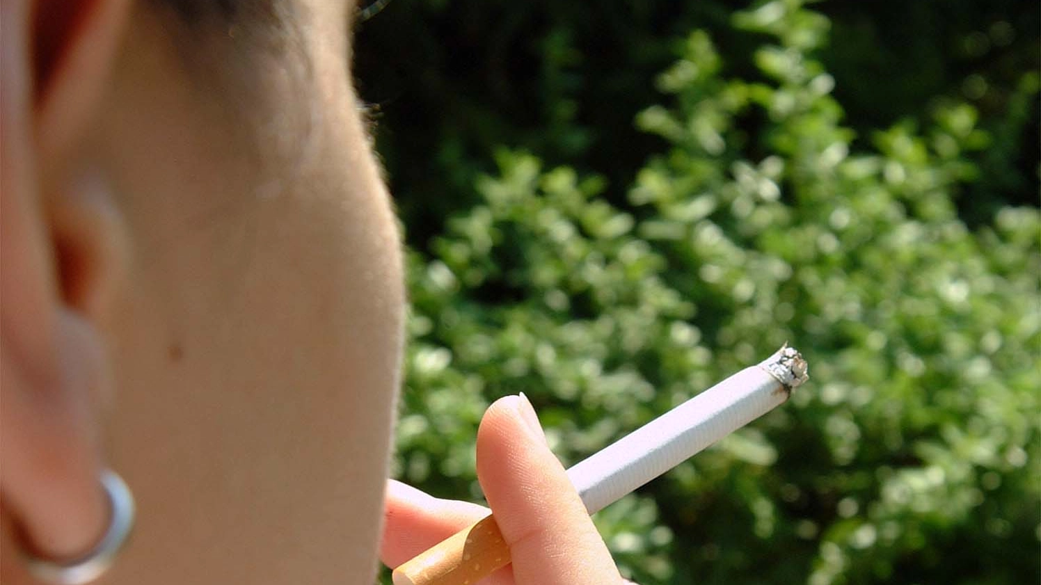 Sigaretta, fumo, foto generica (Newpress)