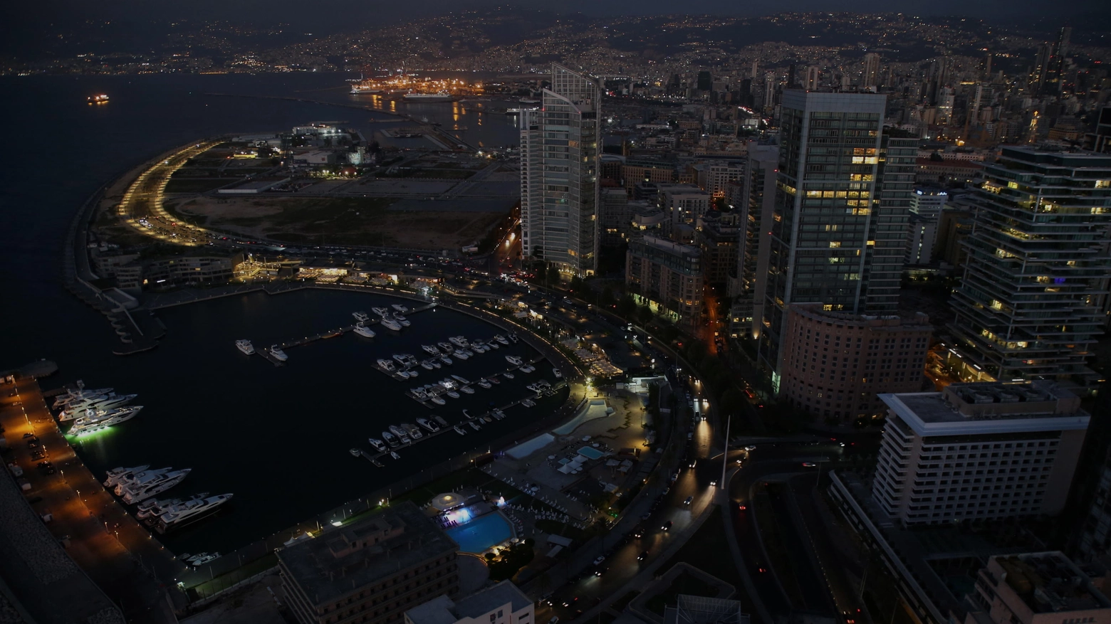 Tagli di elettricità a Beirut, capitale del Libano (Ansa)