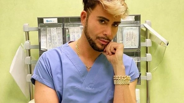 Il chirurgo Giacomo Urtis, protagonista del GF Vip (Instagram)