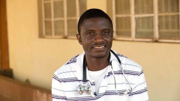 Il chirurgo Martin Salia morto a causa dell'ebola (Ansa)