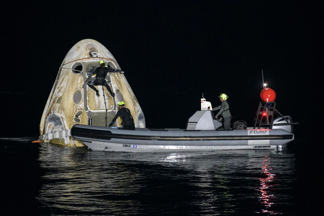 La capsula Crew Dragon nelle acque della Florida (Ansa)