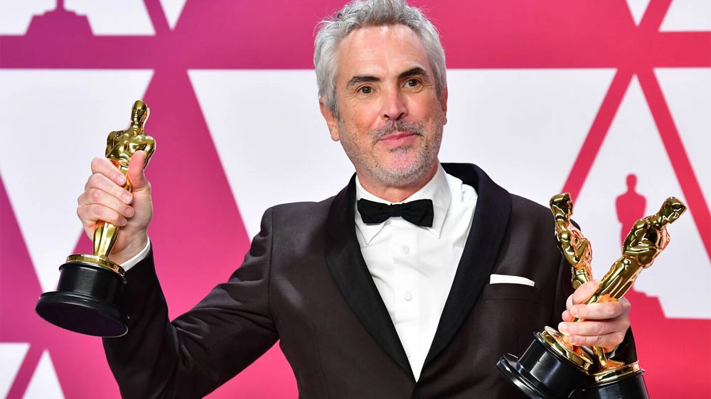 Alfonso Cuaron con i tre Oscar vinti nel 2019