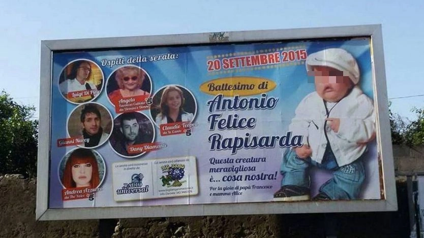 Catania, cartellone per festeggiare il battesimo del piccolo Antonio Felice Rapisarda (da twitter)