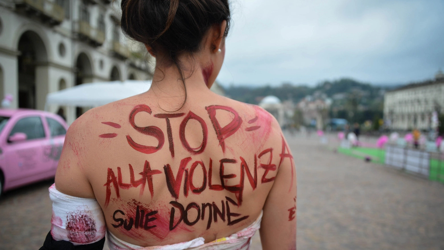 Violenza contro le donne, foto simbolo (Fotogramma)