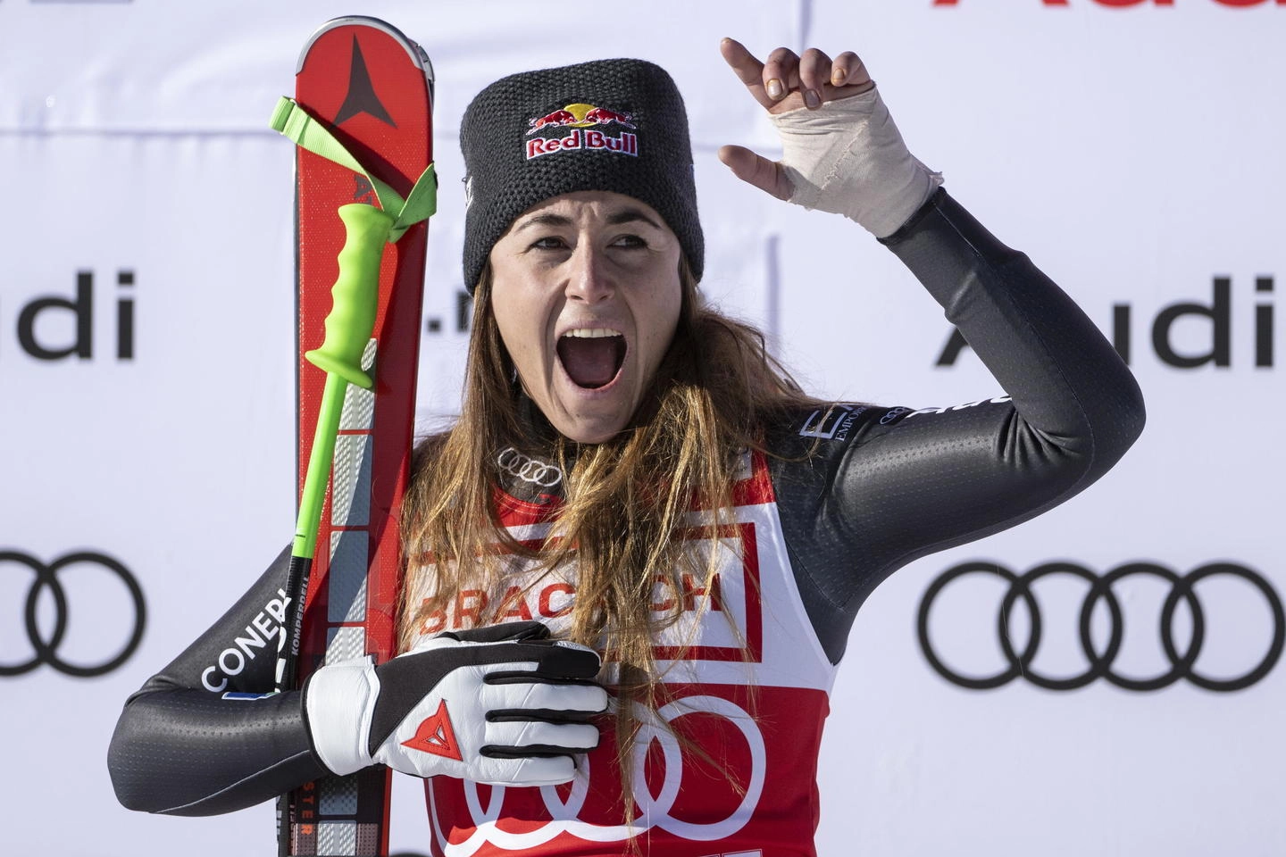 Sofia Goggia esulta per la vittoria a St Moritz (Ansa)