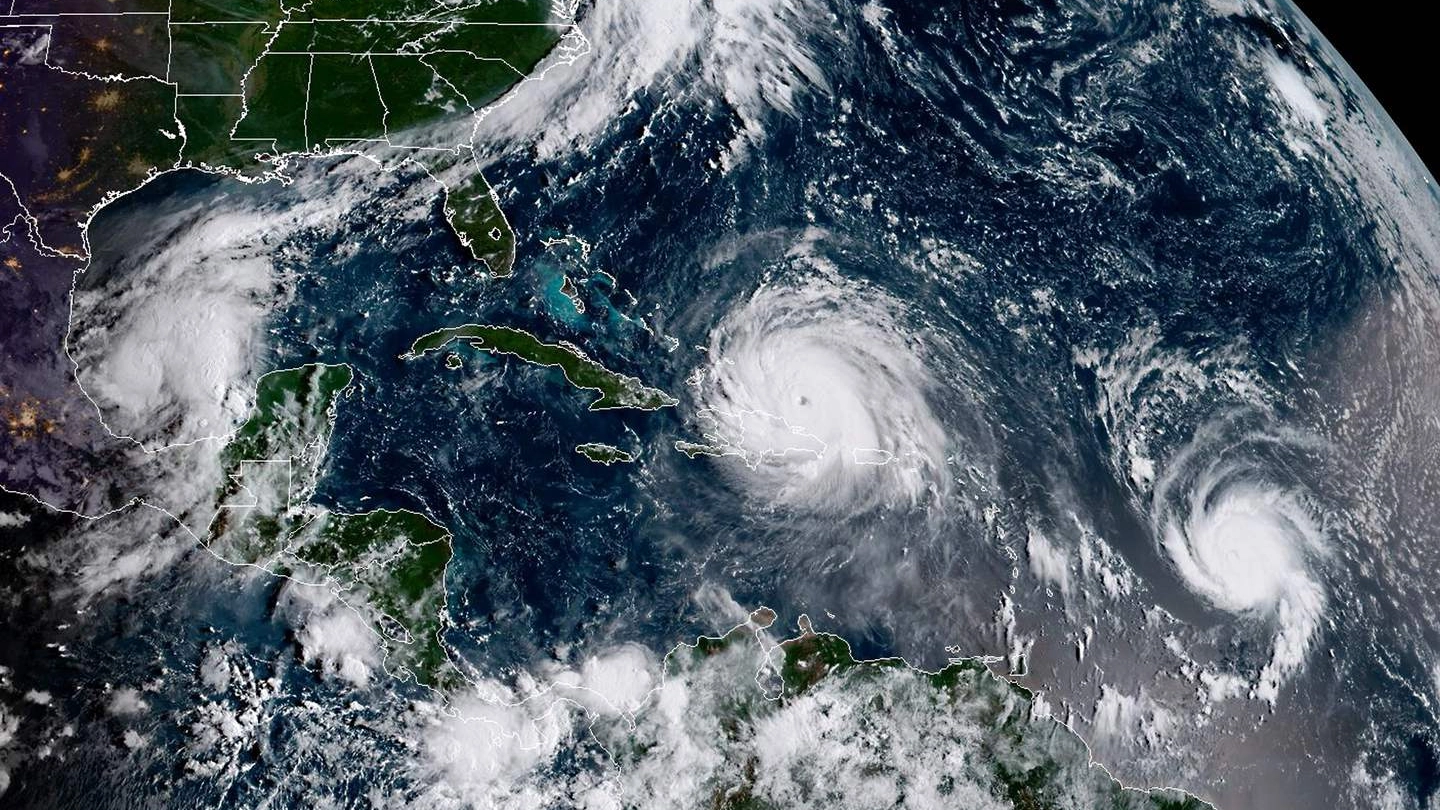 L'uragano Irma seguito dagli uragani Katia e Jose (Afp)
