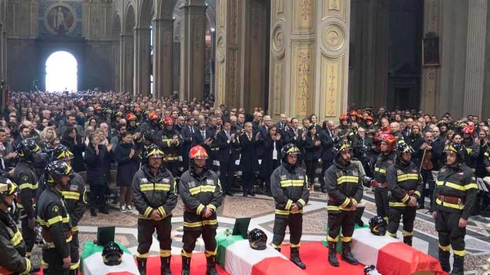 I funerali solenni dei tre vigili del fuoco morti nell'esplosione nell'alessandrino (Dire)