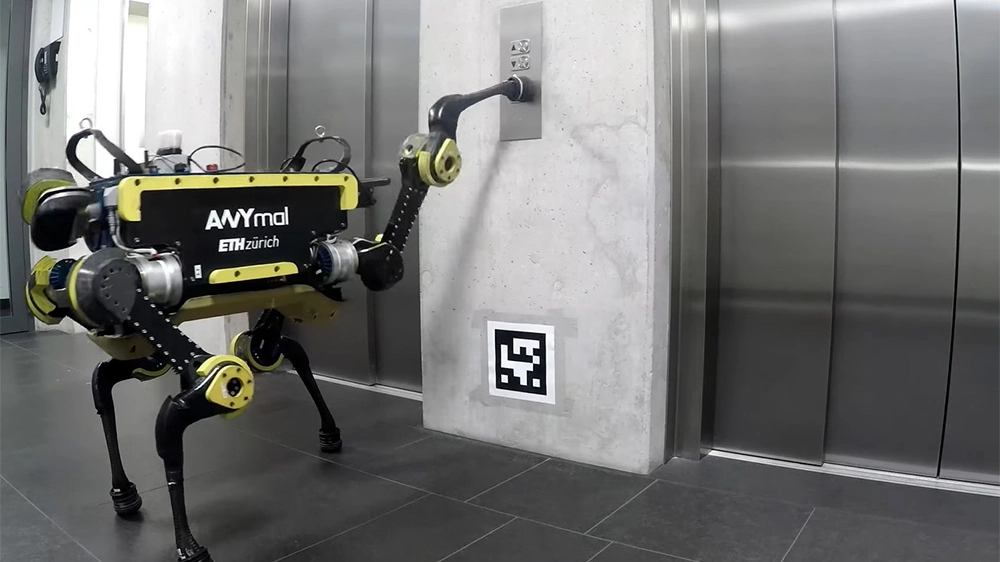 Il robot ha imparato a prendere l'ascensore (Foto Robotic Systems Lab)