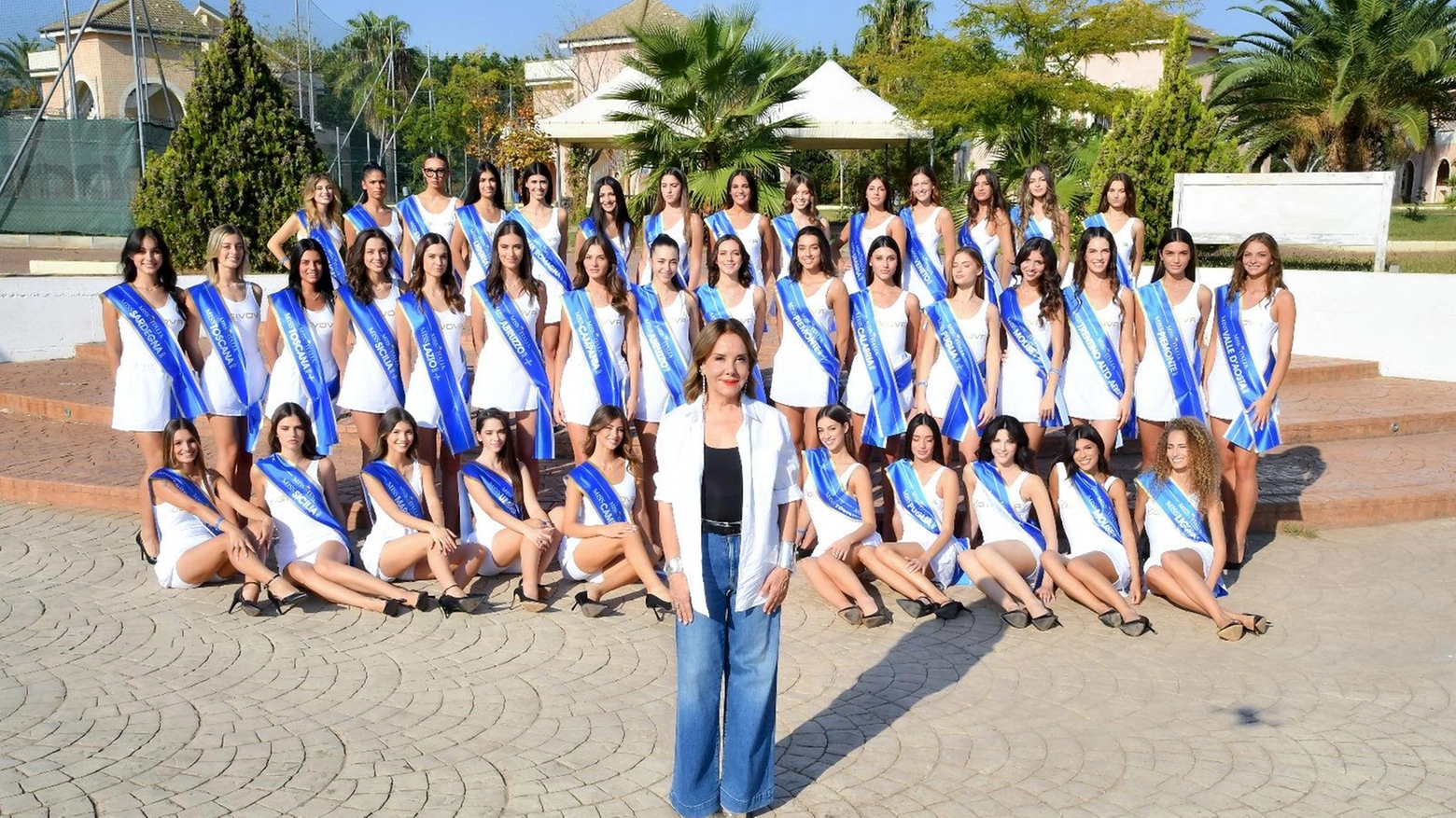 Le 40 finaliste di Miss Italia 2023 con Patrizia Mirigliani