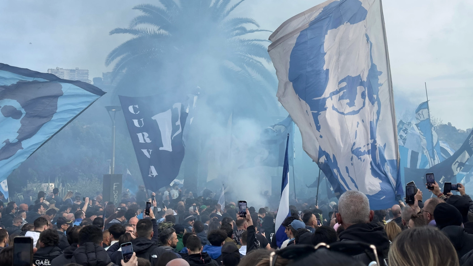 I tifosi del Napoli si preparano a festeggiare in anteprima la vittoria in campionato