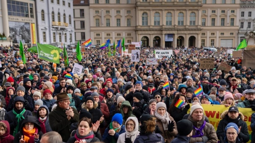 Le proteste contro Afd a Potsdam (Olaf Scholz, Instagram)
