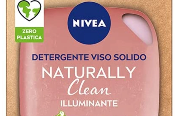 Nivea - Naturally Clean Detergente Viso Solido su amazon.com