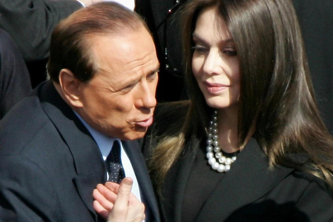 Silvio Berlusconi e Veronica Lario in una foto del 2005 (Ansa)
