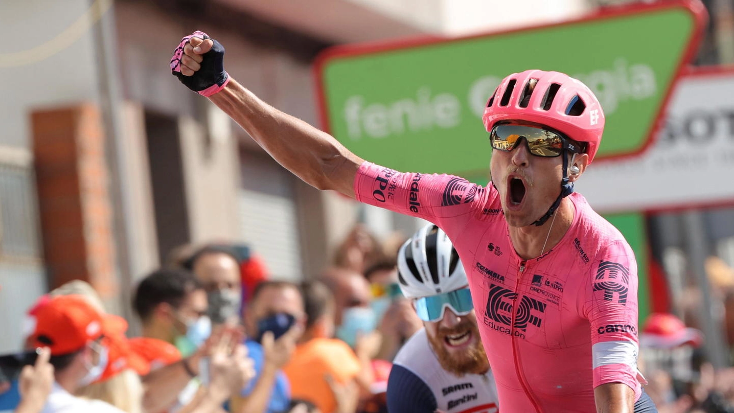 Magnus Cort  vince la tappa 19 della Vuelta (Ansa)