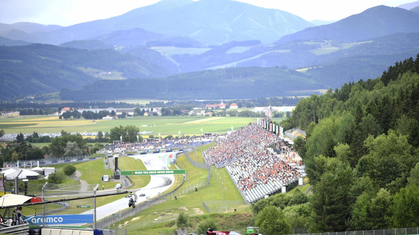 Lewis Hamilton in pista in Austria (Ansa)