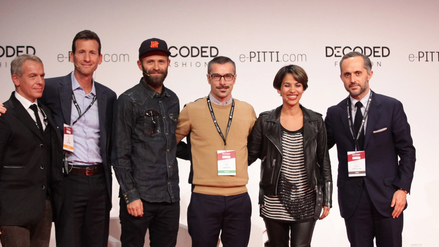 ‘Sartorias’ presentata a Decoded Fashion: il terzo da destra è Andrea Lelli