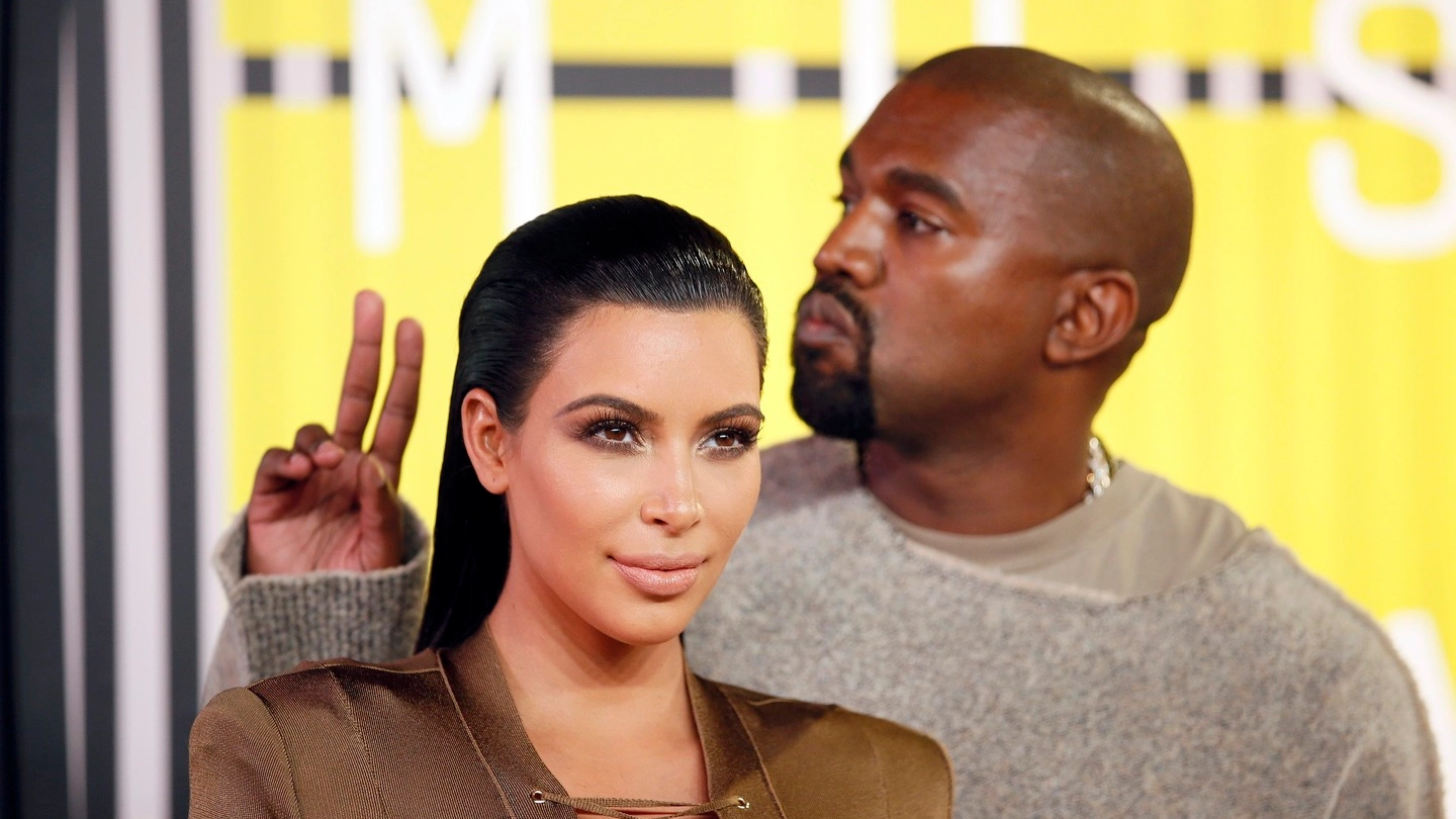 Kanye West e Kim Kardashian agli Mtv music awards (Lapresse)