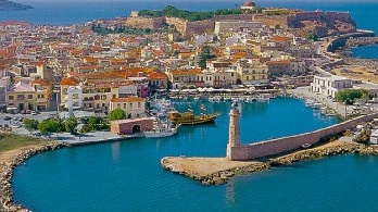 Il porto dell'isola di Creta 