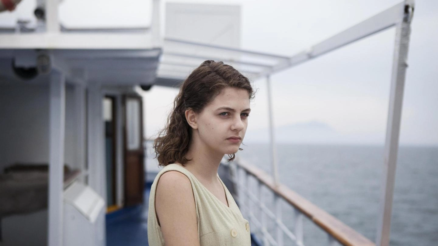 Elena in viaggio verso Ischia nella fiction de 'L'amica geniale' (Ansa)