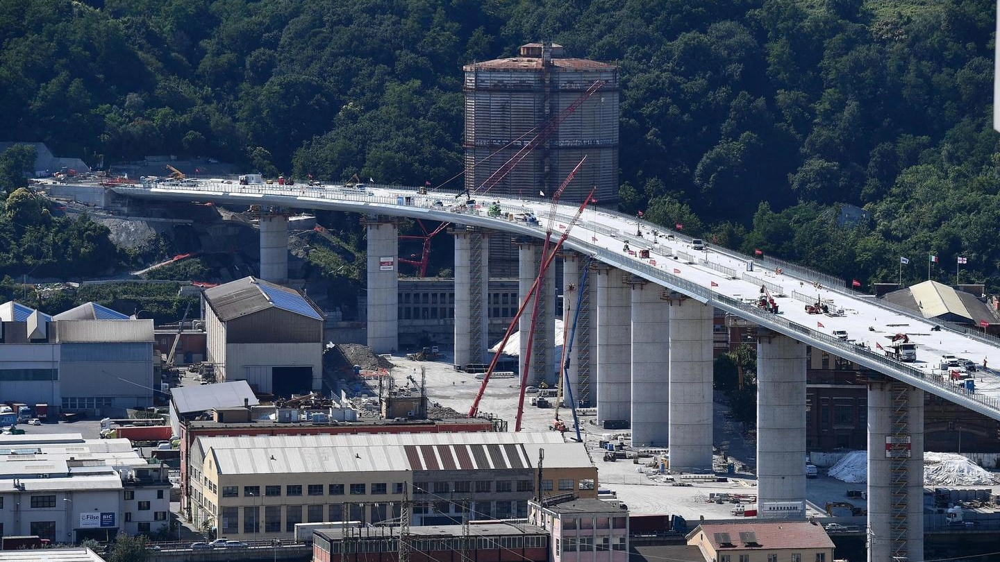 Ponte Genova, un'immagine dall'alto (Ansa)