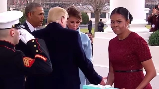 Michelle Obama e il regalo di Melania: "Dove lo metto?" (Video Abc)