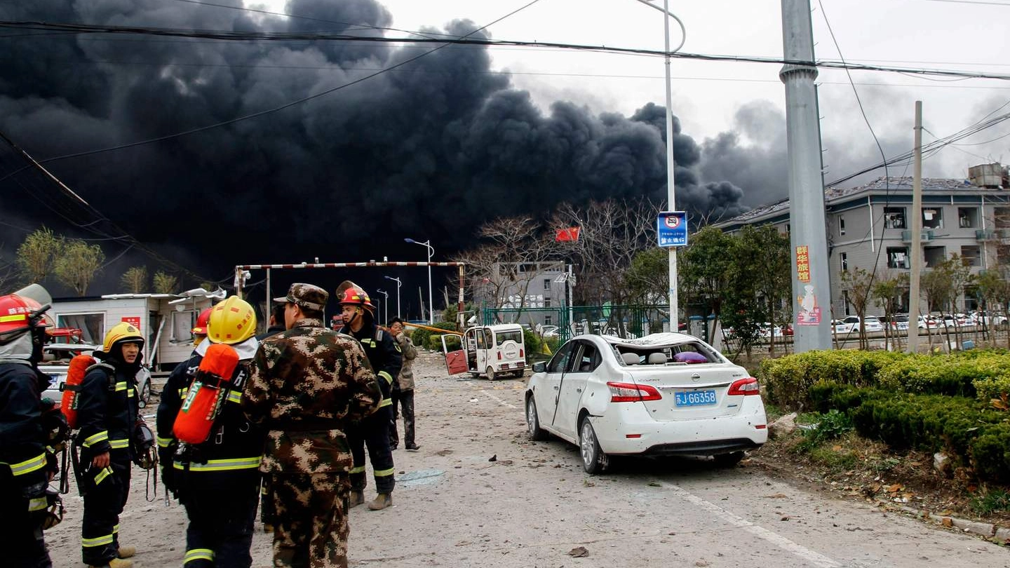 Cina, esplosione in una fabbrica: molti morti e feriti (Lapresse)