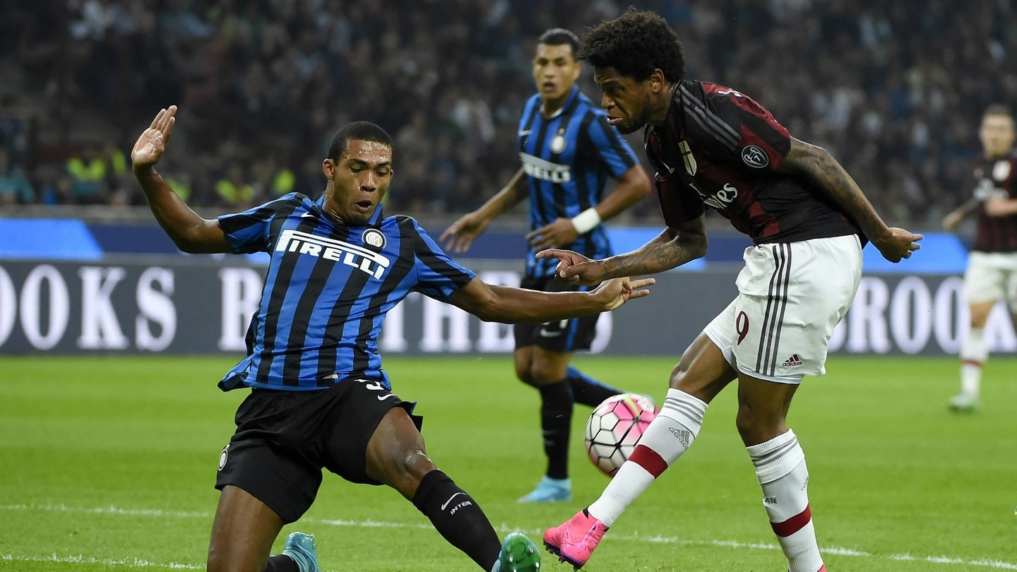 Inter-Milan: Juan Jesus chiude su Luiz Adriano (Afp)
