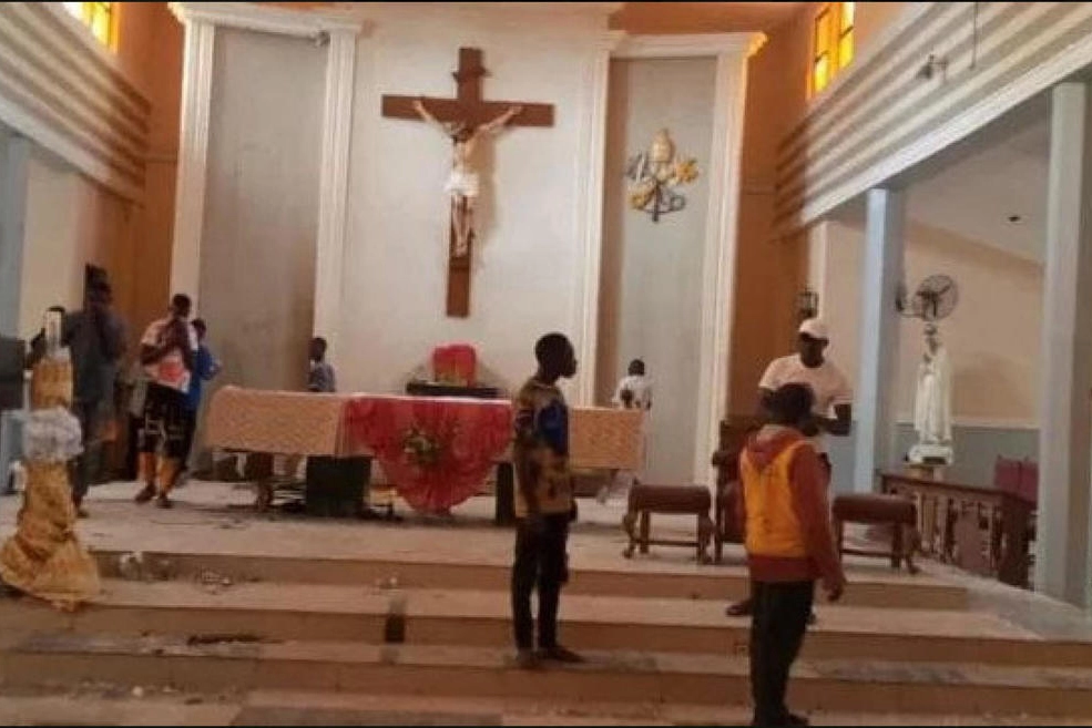 La chiesa assaltata in Nigeria (Ansa / Facebook di Build Up Nigeria)