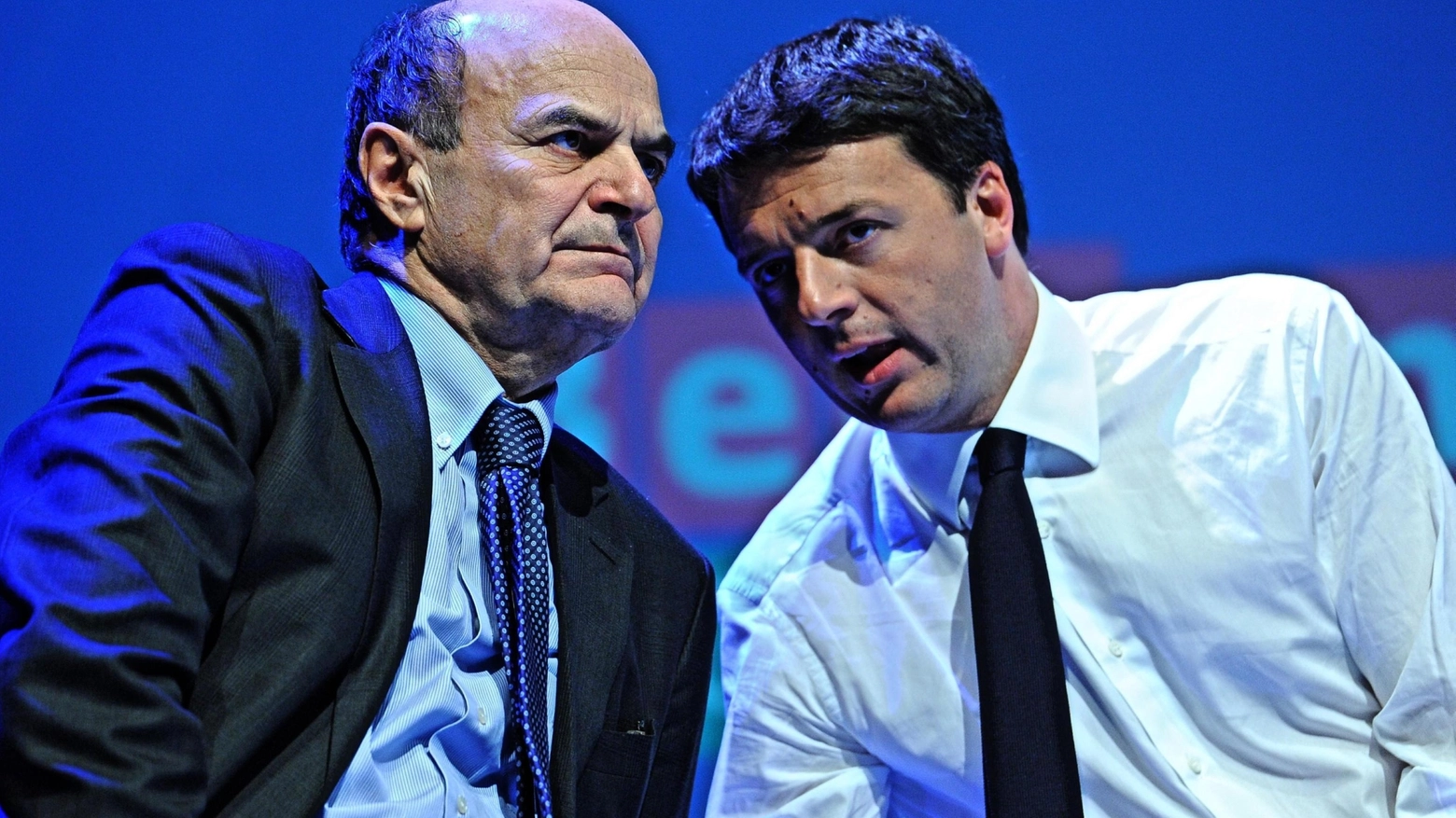 Pier Luigi Bersani con Matteo Renzi (Ansa)