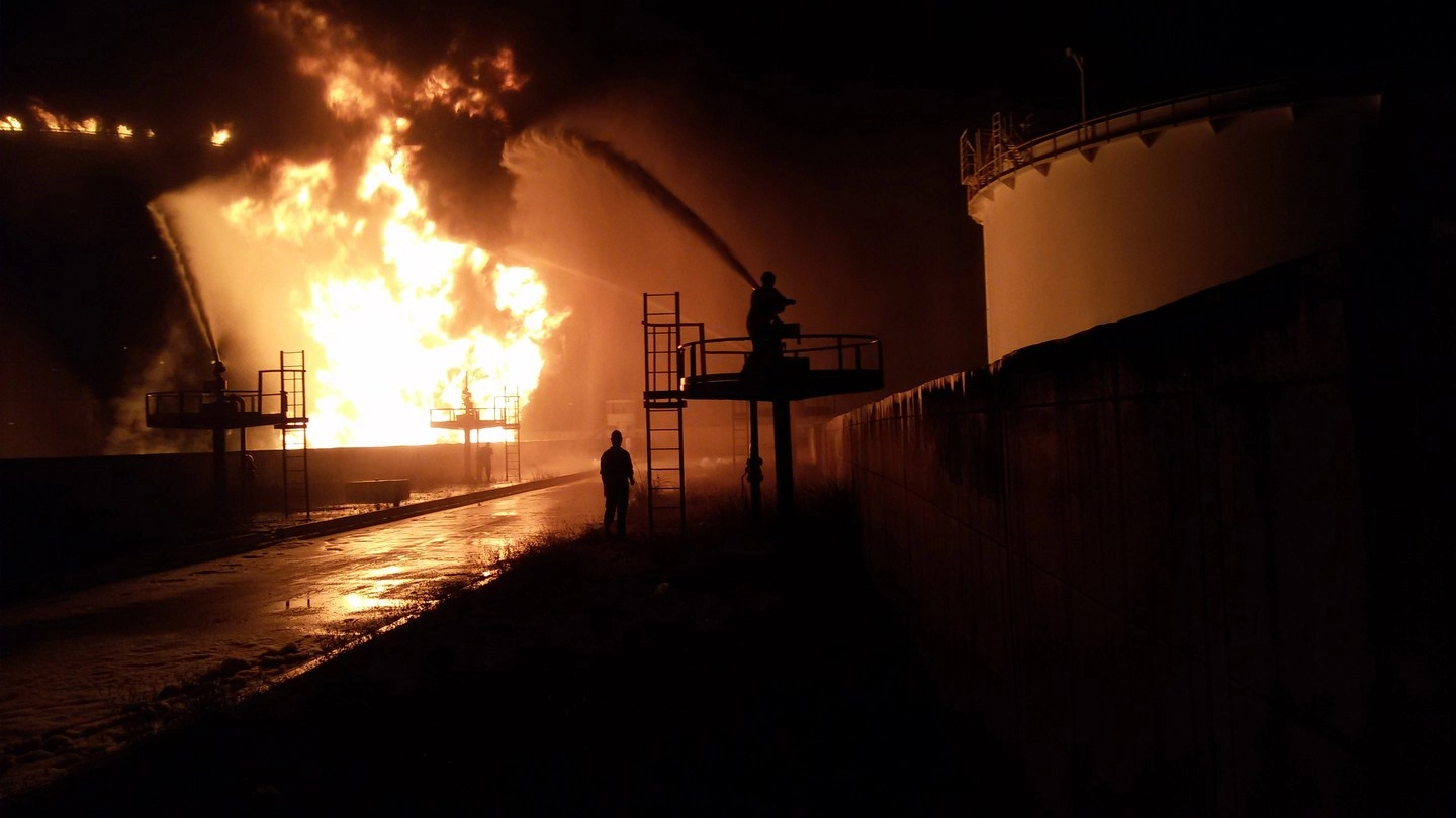 Sterminato incendio in Libia: si rischia la tragedia ambientale (Afp)