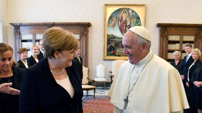 Merkel dal Papa, sintonia su crollo muri