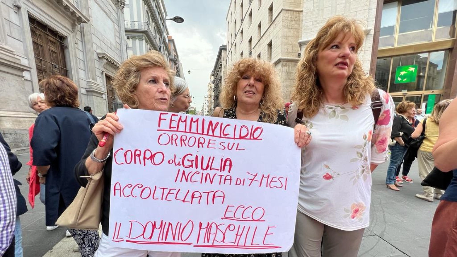 Violenza donne: manifestazione a Napoli
