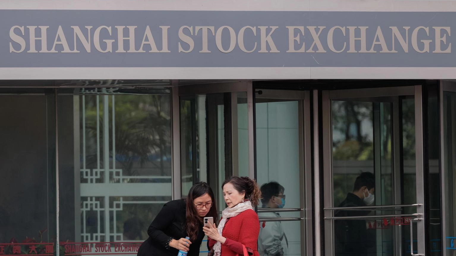 Borsa: Shanghai chiude a -1,15%, Shenzhen a -1,21%