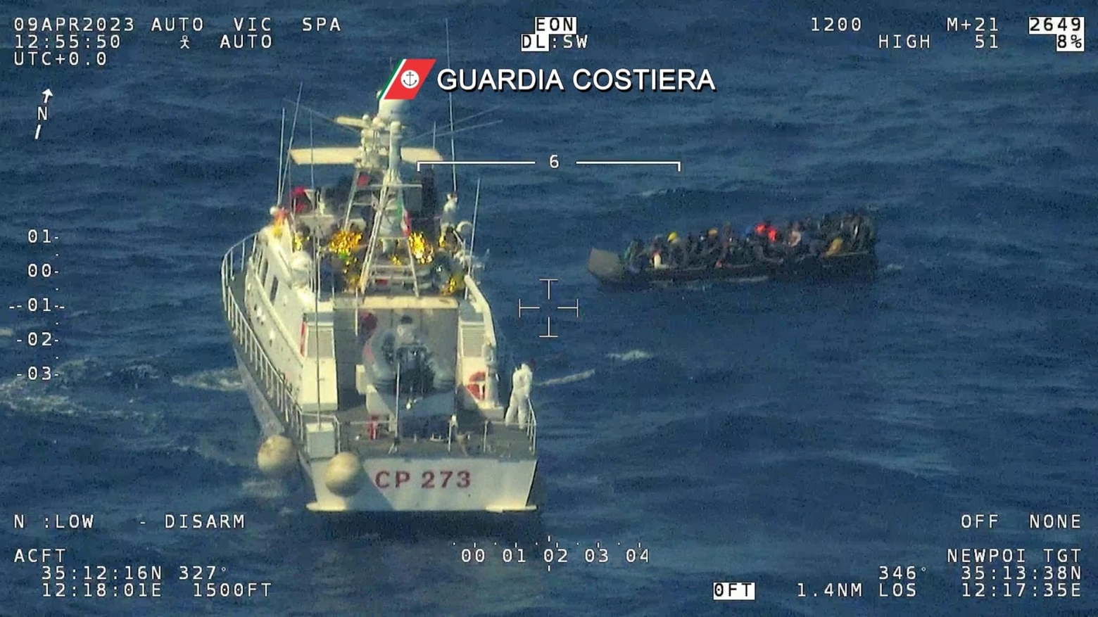 La Guardia costiera impegnata in un soccorso di migranti il 10 aprile 2023 (Ansa)