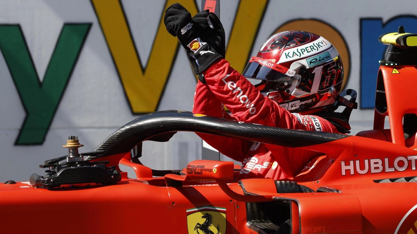 Charles Leclerc esulta per la pole al Gp d'Austria 2019 (Ansa)
