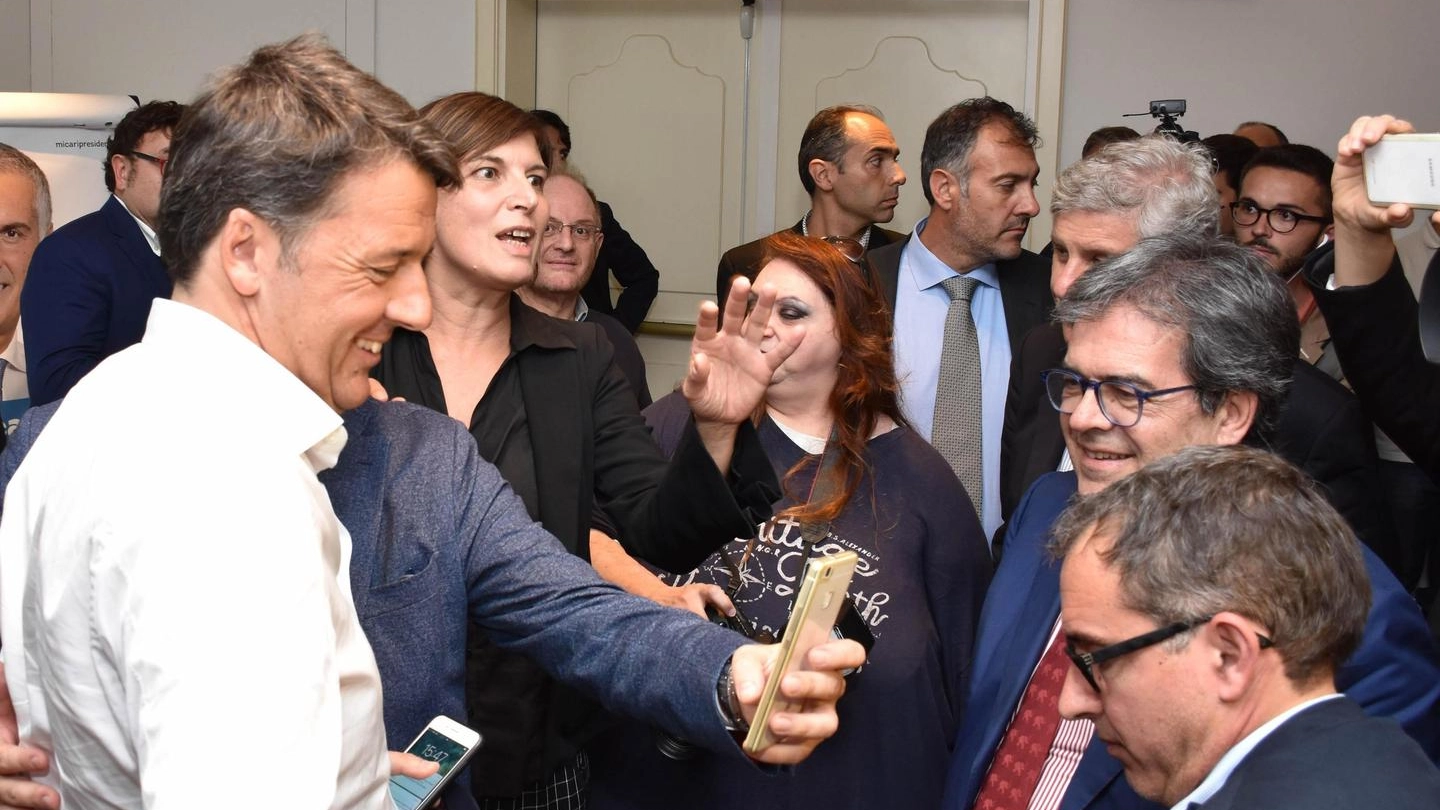Matteo Renzi a Catania a sostegno di Micari (Ansa)
