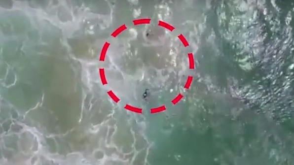 Drone salva due nuotatori in difficoltà (da youtube)