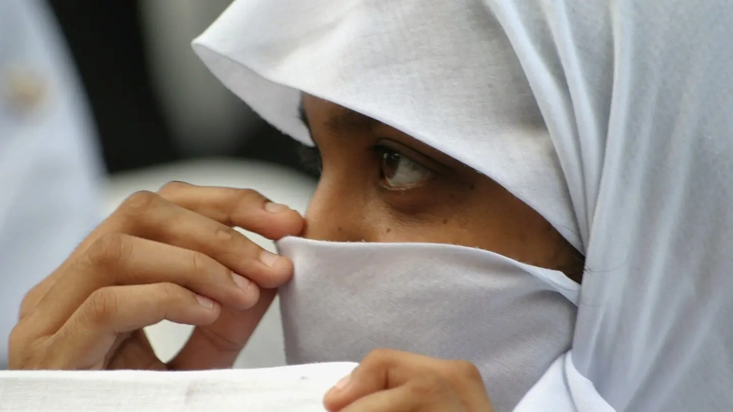 “Possibile vietare il velo islamico negli uffici pubblici”. Ma la sentenza della Corte di giustizia Ue riguarda tutti i simboli religiosi