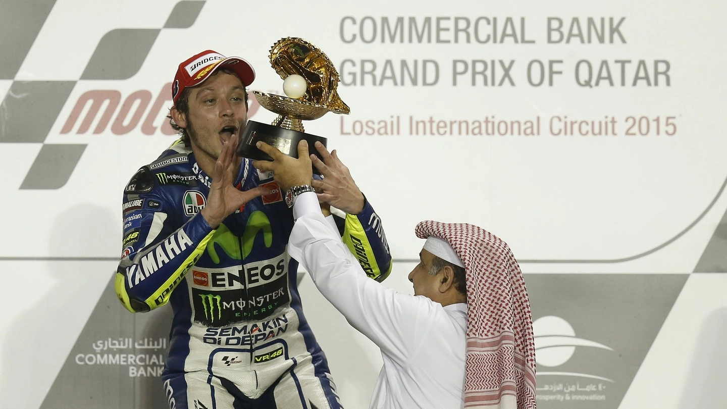 Valentino Rossi sul podio del Qatar (Afp)