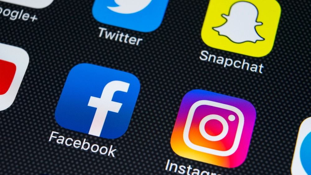 Le app di Facebook e Instagram su smartphone