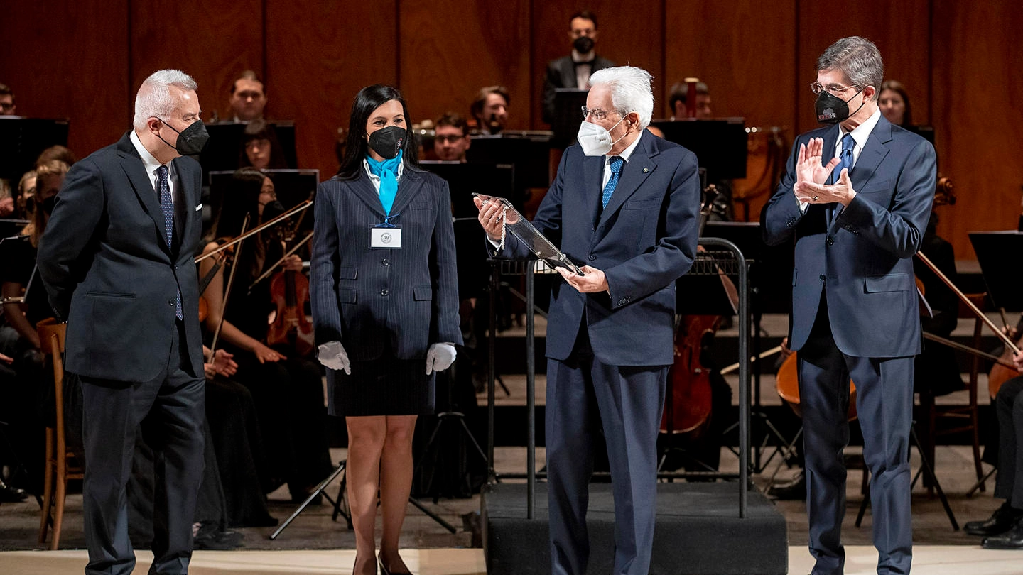 Il presidente Mattarella riceve il Premio internazionale 'Bonino Pulejo' (Ansa)