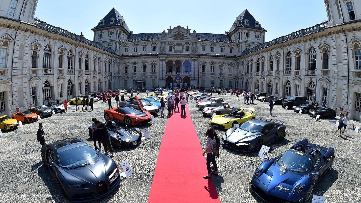 L'inaugurazione del Parco Valentino Motor Show al parco del Valentino a Torino (Ansa)