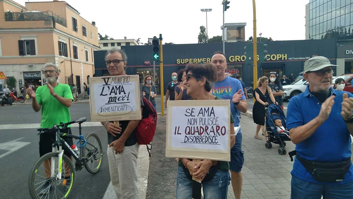 Proteste sulla gestione dei rifiuti a Roma